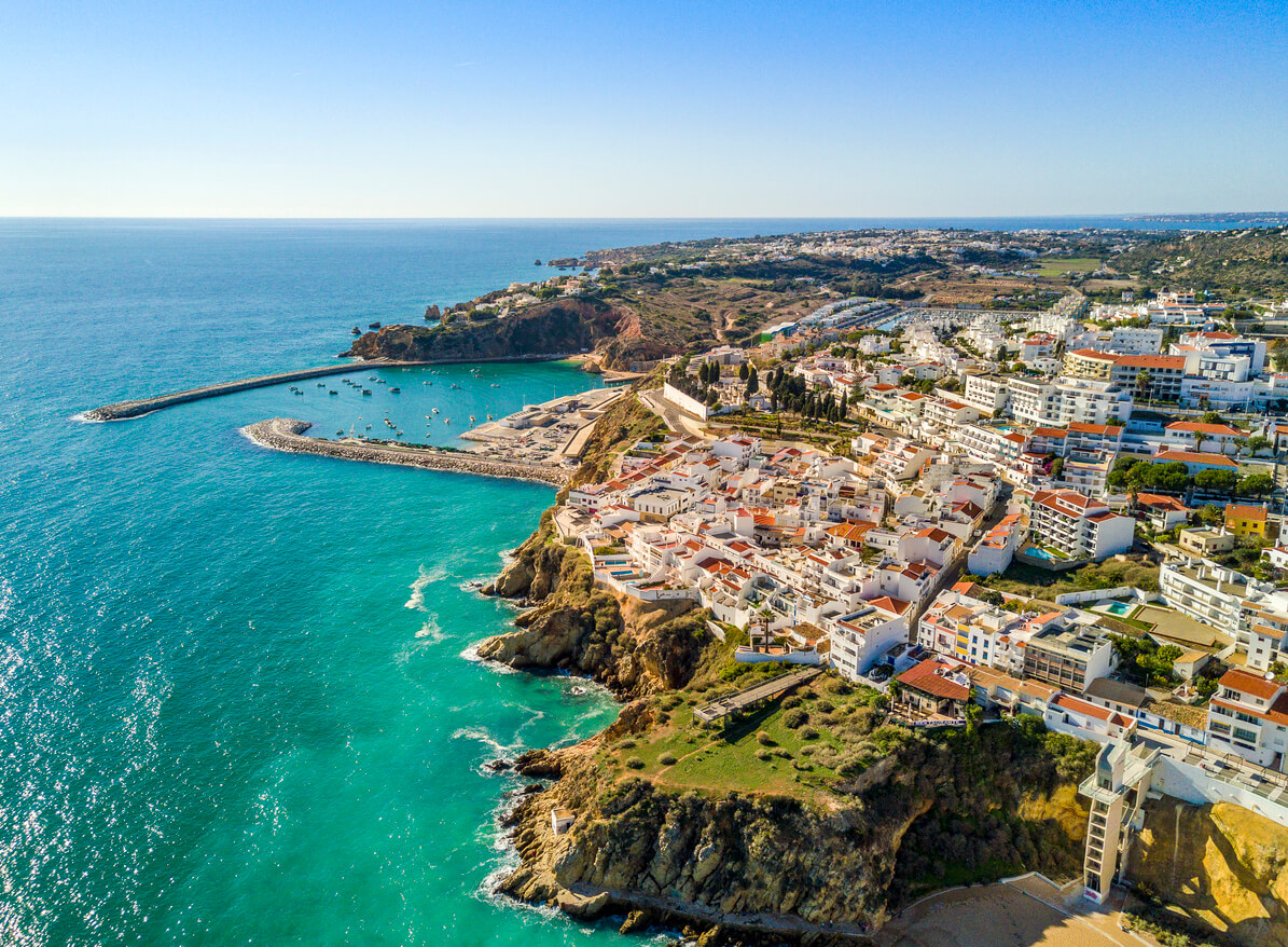 Wanneer Kunt U Gaan Zwemmen In Albufeira Watertemperatuur Van Maand Tot Maand Waar Je Zwemmen Nl